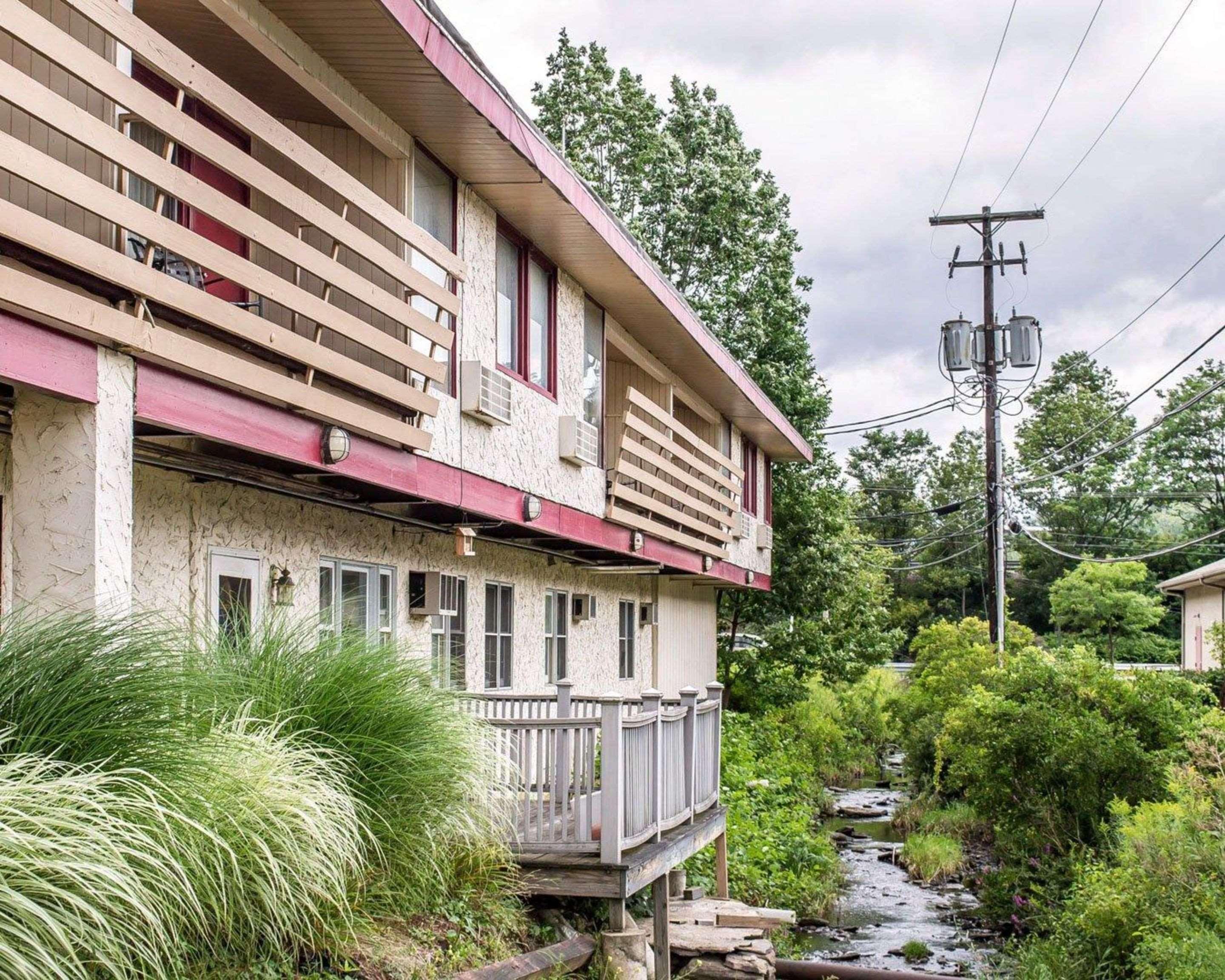 Econo Lodge Clarks Summit Exterior photo