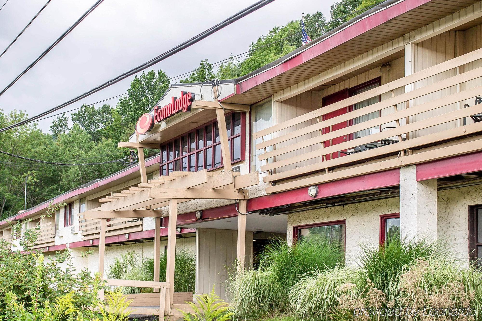 Econo Lodge Clarks Summit Exterior photo
